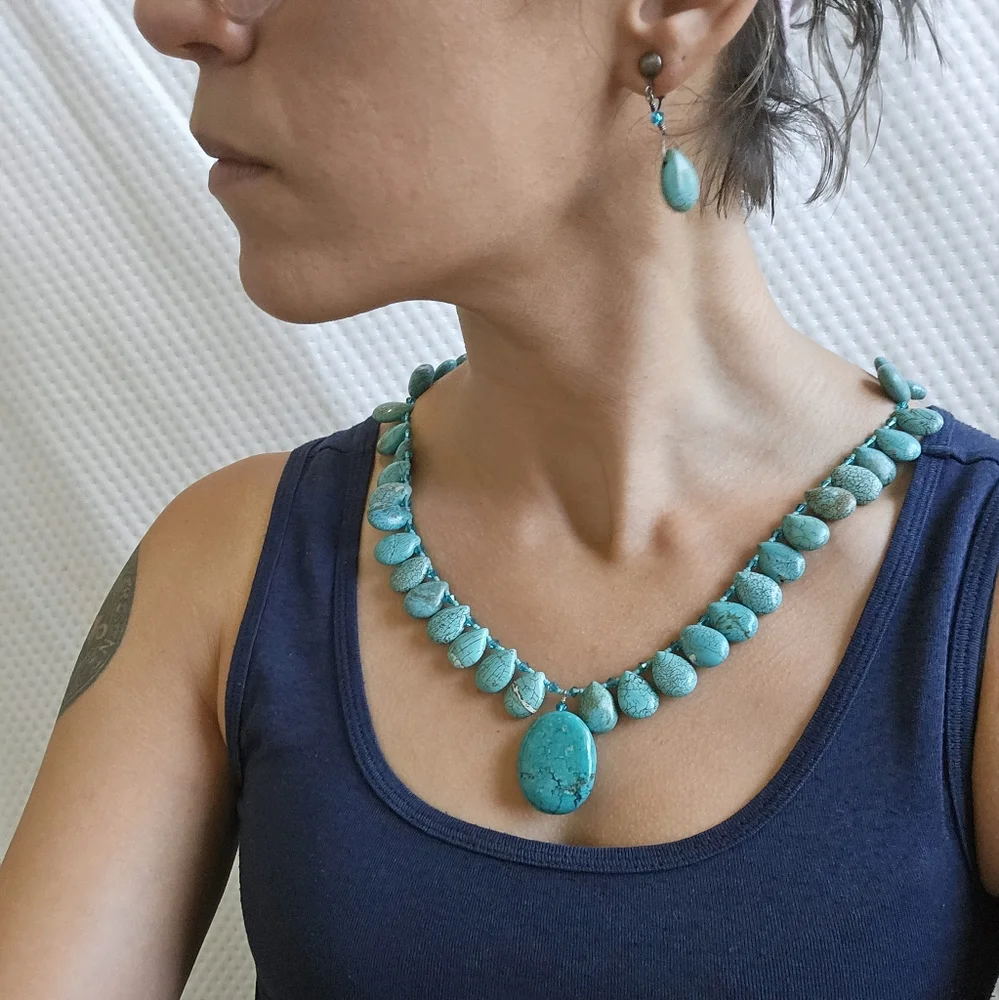 Southwest Style Turquoise Necklace, Bracelet and Earring set - Picture 13 of 14